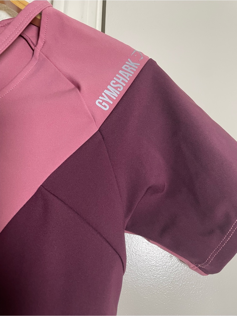 Gymshark asymmetric crop top - Picture 3 of 5
